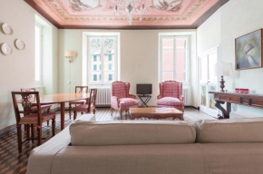 Marina Apt, something Unique, Authentic, Beachfront, 2 Aircondo BDR , 2BHT, easy to Train or from Private Parking, Vernazza